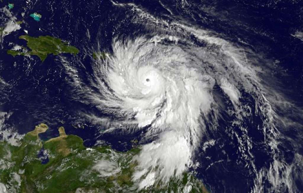 Des tempêtes plus fortes exigent des réseaux plus résilients : le rôle des énergies renouvelables et du stockage